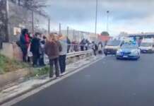 Bus turistico prende fuoco sulla A16: paura per 37 passeggeri