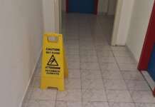 “Mancini”, acqua dei wc nei corridoi: denuncia di un gruppo di genitori