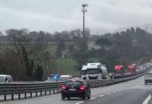 FOTO/ Incidente sul raccordo, donna ferita sul viadotto: traffico in tilt tra Mellusi e Capodimonte