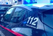 “Dammi i soldi”: pretende denaro per la droga e minaccia i genitori, arrestato 55enne