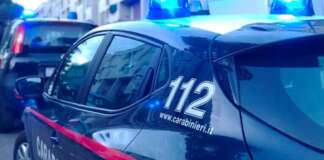 Tocca un cavo scoperto durante lavori di manutenzione: scarica elettrica fatale, 54enne trovato senza vita