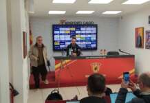 Floro Flores non ci sta: “Sono due punti persi”. La carezza di Vigorito in sala stampa