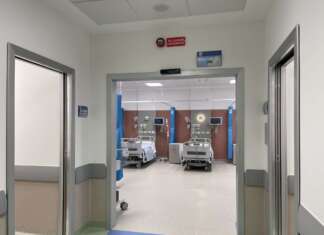 Va al pronto soccorso e perde il controllo: medico, infermiera e guardia giurata aggrediti