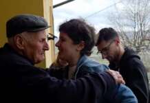 Il taglio del nastro e i palloncini bianchi: Antonia e quel sorriso che non deve mai spegnersi