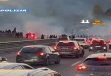 Scontri tra ultras e traffico bloccato sull’A2: 29 daspo dopo le indagini della Digos