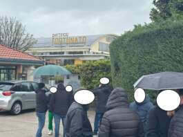 Morte sul lavoro: cancelli chiusi, lacrime e rabbia per Ciro