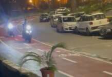 VIDEO/ Napoli, a Soccavo la ciclabile diventa pista per scooter: “Sfrecciano, pericolo per i pedoni”