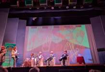 VIDEO/ Teatro pieno per l’evento sul ‘No’: Policastro e Montanari escono per parlare alla folla