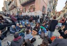 Bagnoli, scontro sulle versioni: “Agenti feriti? Solo una menzogna”