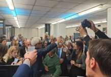 Referendum, a Napoli la gioia dei magistrati tra cori e spumante. E Policastro attacca Nordio