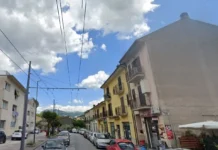 Scontro tra auto in via Francesco Tedesco: traffico in tilt e feriti