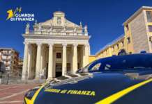 Droga tra i giovani, blitz della Finanza: segnalati consumatori di cocaina, hashish e marijuana