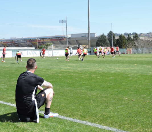 Benevento, Floro Flores ne convoca 27 per il ritiro di Cascia Floro Flores, allenatore Benevento 2026-27
