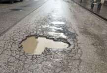 FOTO/ Comune fuori dal dissesto (?), strade ancora dissestate