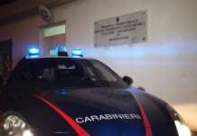Lite in famiglia, poi aggredisce i carabinieri con una pala: fermato col taser e portato in carcere