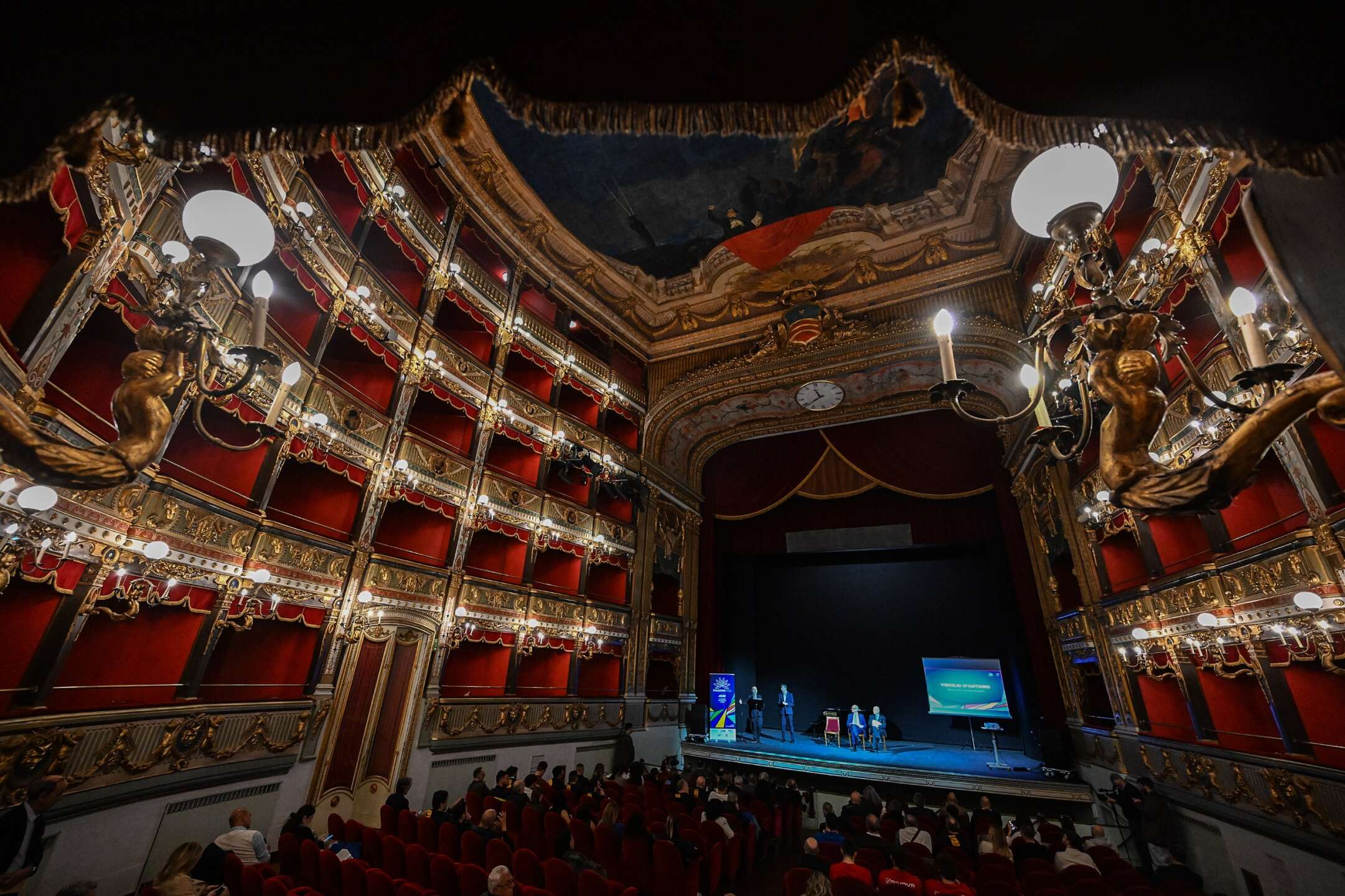 sale la spesa per i consumi culturali 108 euro al mese in media a famiglia da Anteprima24.it sale la spesa per i consumi culturali 108 euro al mese in media a famiglia