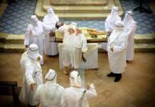 San Lorenzo Maggiore, venerdì Santo con la tradizionale processione dei battenti