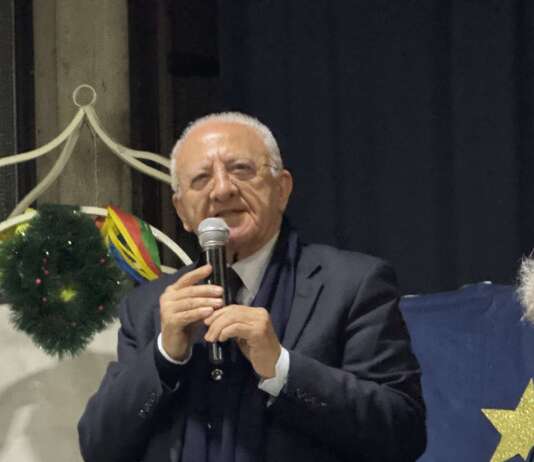 “Caro De Luca, ora ricordati di noi anziani”: ecco la lettera di una nonnina