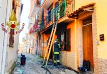 Incendio in casa: 65enne con gravi ustioni, in salvo una convivente