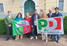 Caso Santamaria, PD e AVS davanti a Palazzo Mosti: “Serve chiarezza, ora più trasparenza”