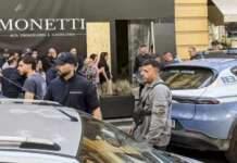 Muore operaio, sigilli a gioielleria nel ‘salotto buono’ di Napoli