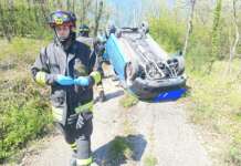 Finisce fuori strada con la macchina: ferito un 98enne