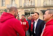 FOTO/ “Menarini, tempo scaduto”. E al sit in arriva Piero De Luca