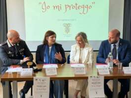 Braccialetti reattivi e formazione: Salerno lancia “Io mi Proteggo” contro le sostanze alteranti nei drink