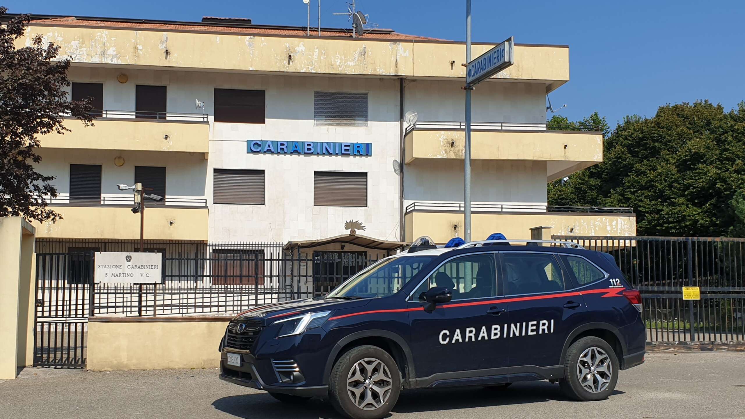 valle caudina minaccia i genitori con un coltello per avere soldi arrestato da Anteprima24.it valle caudina minaccia i genitori con un coltello per avere soldi arrestato