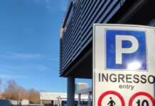 Vandali in azione: asportate le sbarre automatiche dei parcheggi