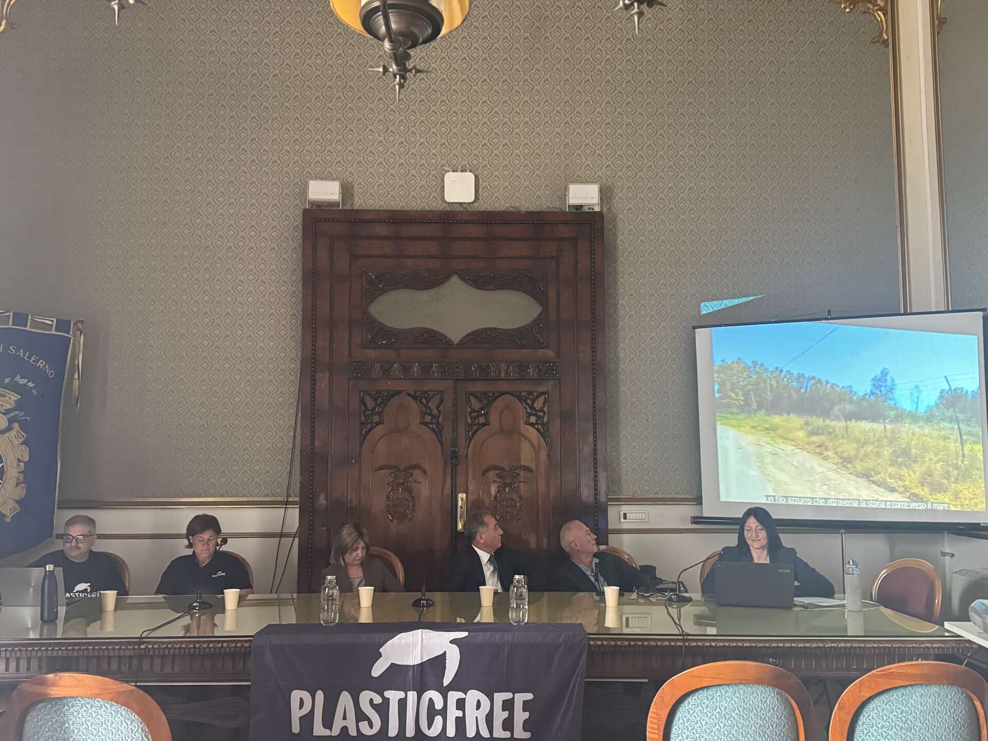 foce sele azione di volontariato ambientale di plastic free da Anteprima24.it foce sele azione di volontariato ambientale di plastic free