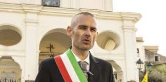 Terremoto a Castel Volturno: si dimettono sindaco e giunta