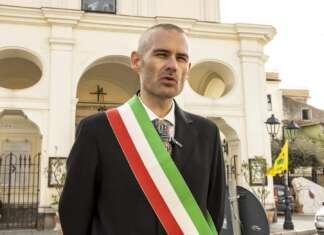 Terremoto a Castel Volturno: si dimettono sindaco e giunta