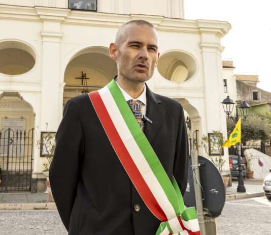 Terremoto a Castel Volturno: si dimettono sindaco e giunta