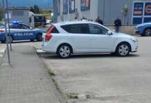 Tentano furto in auto e raggirano anziano: presi all’esterno di un centro commerciale