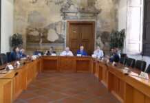 Storie di surroghe, incompatibilità (presunta) e poca rappresentanza: le bucce di banana per Moretti
