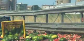 Svincolo A2 Battipaglia, Tir perde angurie