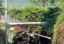 Camion passa e danneggia ponte, chiusa una strada a Salerno: ecco dove