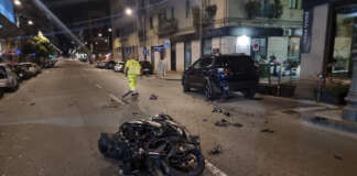 Incidente stradale, scooter contro auto: muore 15enne