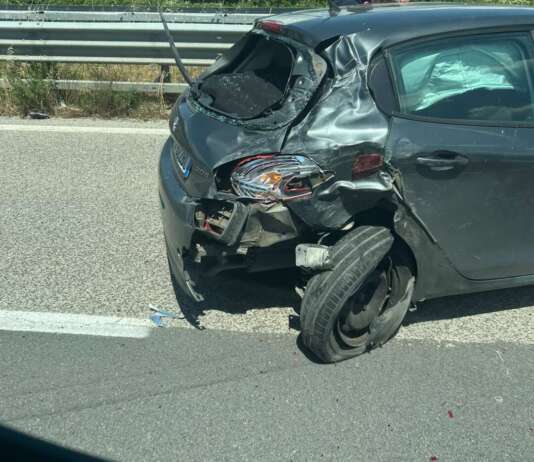 FOTO/ Scontro tra autoarticolato e vettura all’altezza di Torrepalazzo: traffico paralizzato