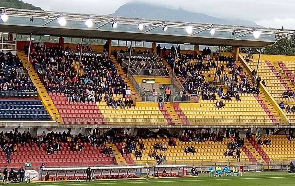 Copertura stadio Ciro Vigorito