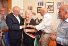 Cento anni di storia: Foglianise festeggia nonna Maria, il sindaco le consegna la fascia tricolore