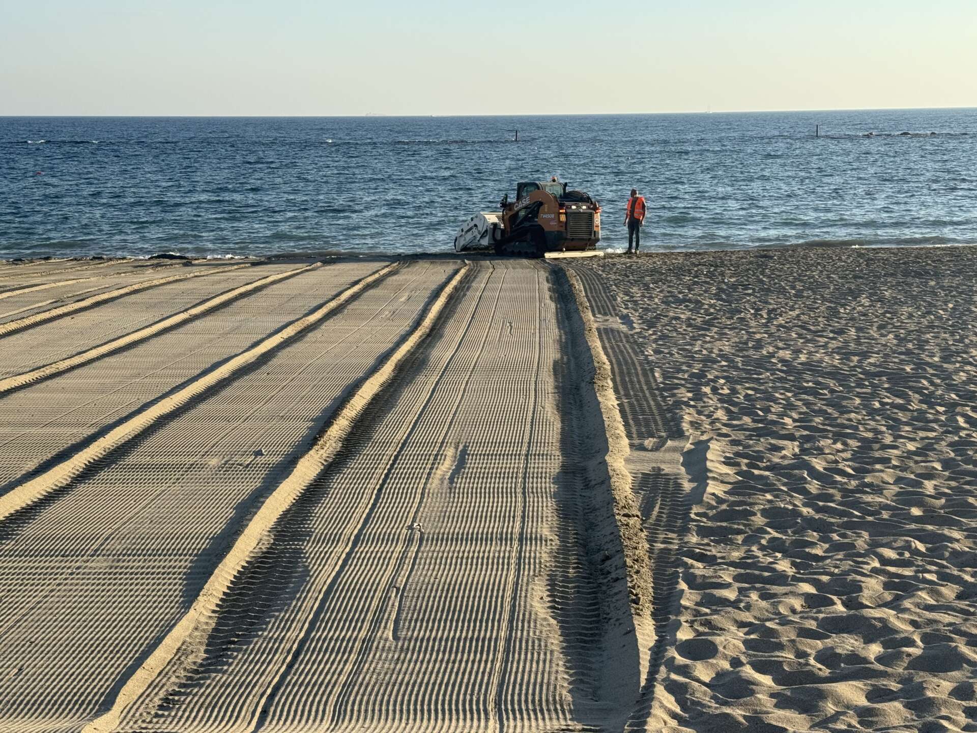 spiagge avviate operazioni di rastrellamento meccanizzato da Anteprima24.it spiagge avviate operazioni di rastrellamento meccanizzato