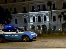 Violenta testata al volto, 23enne ferito da uno sconosciuto