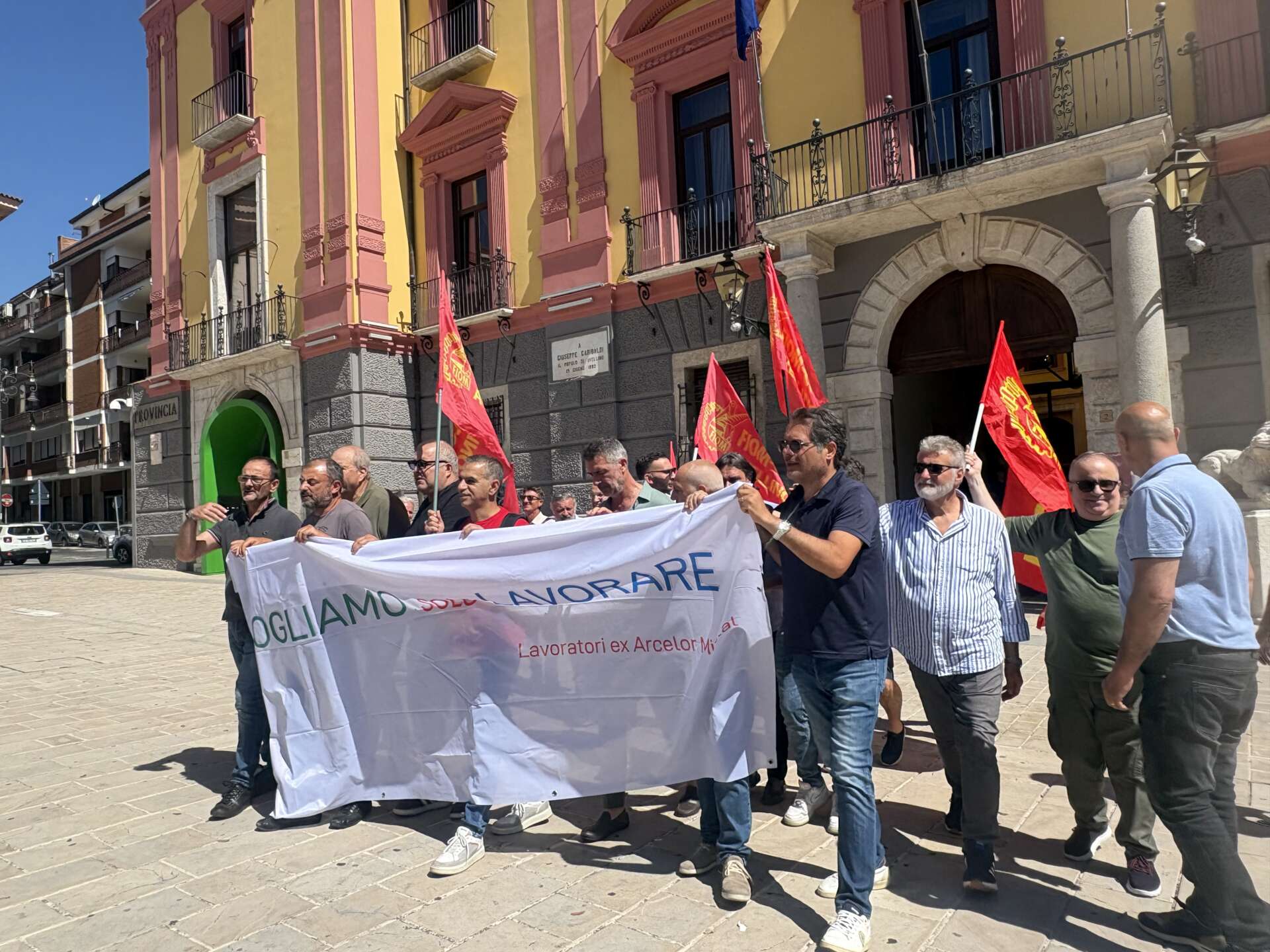 ex arcelormittal la vertenza resta bloccata la protesta da Anteprima24.it ex arcelormittal la vertenza resta bloccata la protesta