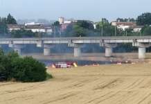 Fulmine provoca incendio, in fiamme sterpaglie e grano