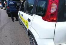 Incidente tra due auto in città: feriti una donna e un bambino di 6 anni