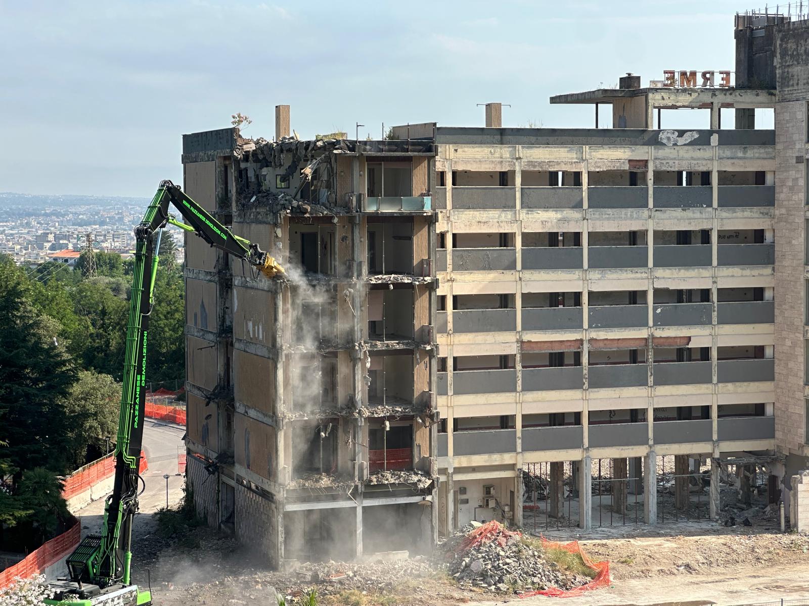 sanit224 riprese le demolizioni nell8217area ex terme stabiesi l236 sorger224 il nuovo ospedale di castellammare da Anteprima24.it sanit224 riprese le demolizioni nell8217area ex terme stabiesi l236 sorger224 il nuovo ospedale di castellammare