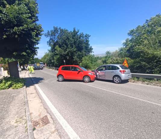 FOTO/ Violento scontro sull’Appia: tre feriti, paura per un bambino a bordo