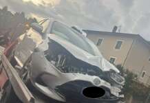 Auto contro il guardrail, circolazione in tilt Auto impatta contro guardrail, galleria avellola
